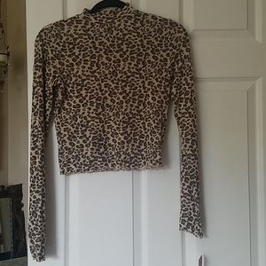 SO Leopard cropped mock neck lettuce edge